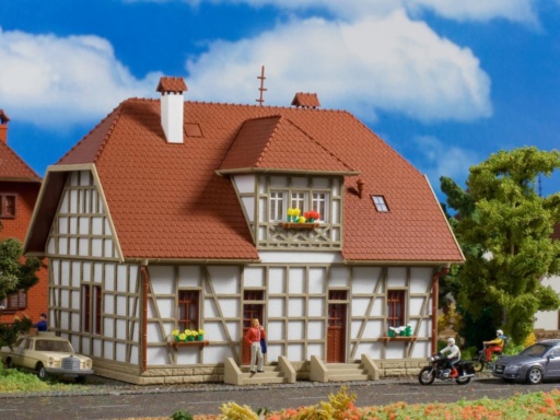 Vollmer 43649 - H0 Fachwerk-Siedlungshaus