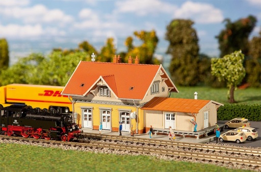 Faller 212117 - Kleinstadtbahnhof Sonnenbühl – Bild 5