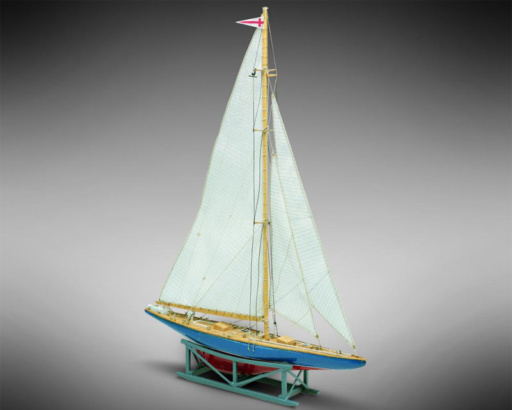 Endeavour-II-Bausatz-1-193-Mini-Mamoli-21814_b_1.JPG